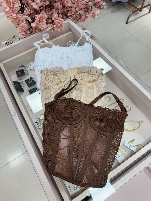 corset rendado marrom